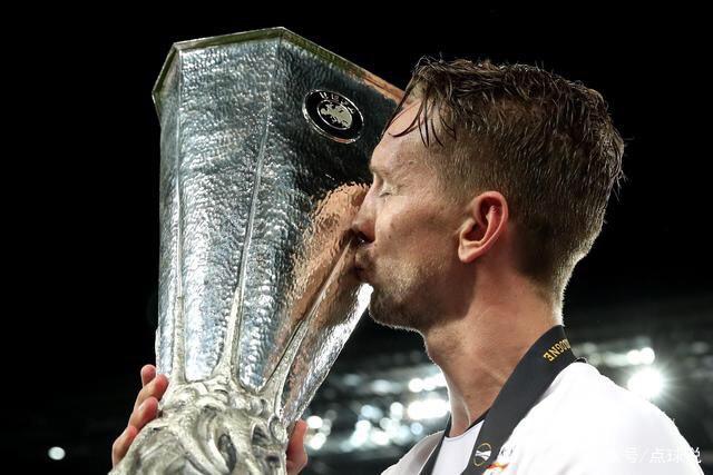 库里复出24分普尔空砍24分 勇士力克奇才4连胜